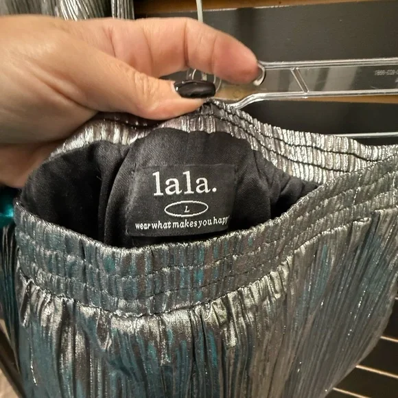 Dressed in Lala Metallic Pleated 2 Piece Set Silver Button Top & Pant Size L NWT - Picture 4 of 5